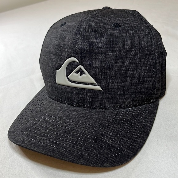 Quiksilver flexfit cap, like new condition - Picture 12 of 12